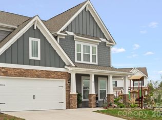30 Silverthorne Ct, Hendersonville, NC 28792