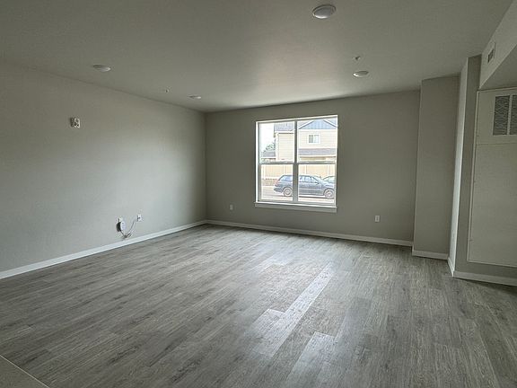 5th image of 528 N 44th St #202