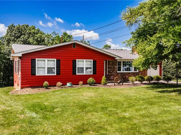 1722 Forest Hills Dr, Vienna, WV 26105