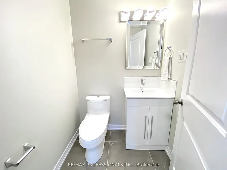 77 Roseneath Cres — Photo 11