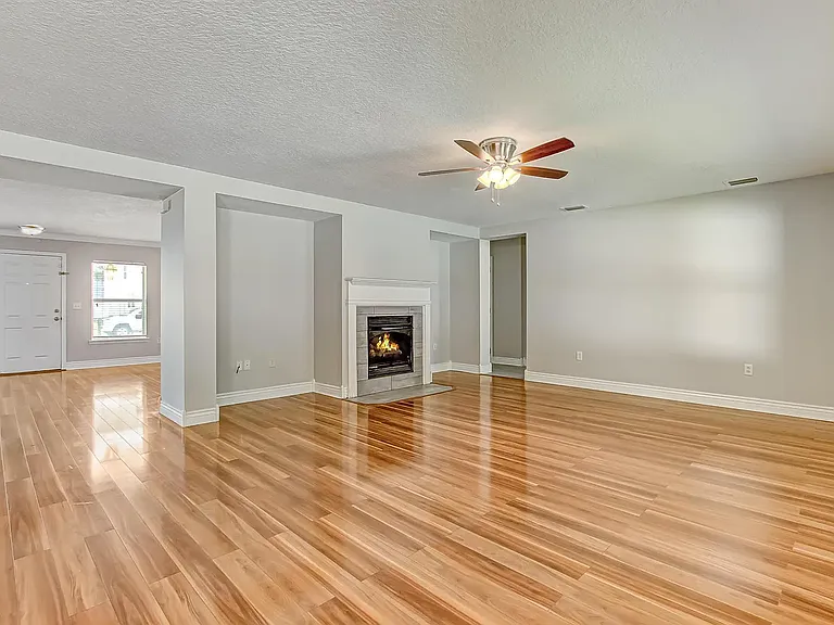 1412 Dunns Lake Dr — Photo 11