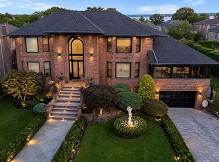 5 Nicolosi Dr, Staten Island, NY 10312
