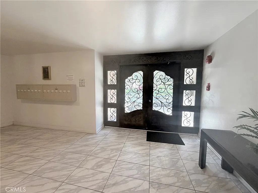 2 bed, 2.5 bath, 1956 sqft, $3,995 — Photo 4