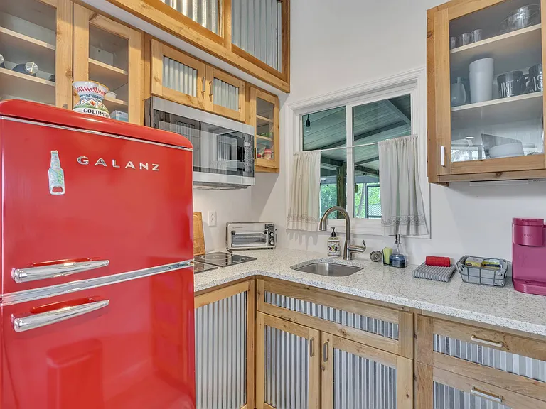 2414 Nassau St — Photo 6