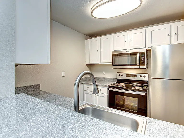CentrePointe Apartments — Photo 2