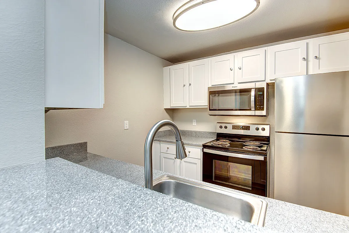 Building Photo - CentrePointe Apartments