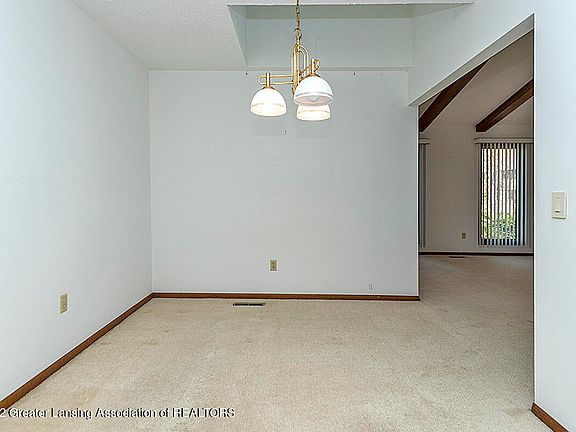 5th image of 1303 Fairoaks Ct