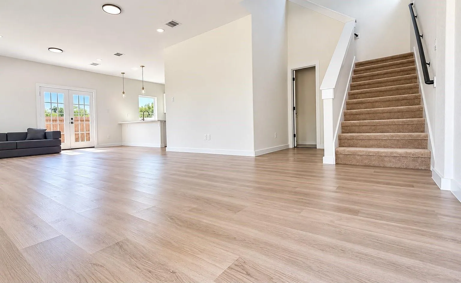 3 bed, 2.5 bath, 1830 sqft, $1,900 — Photo 3