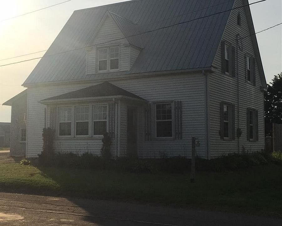 2nd image of 1692 Seven Mile Rd
