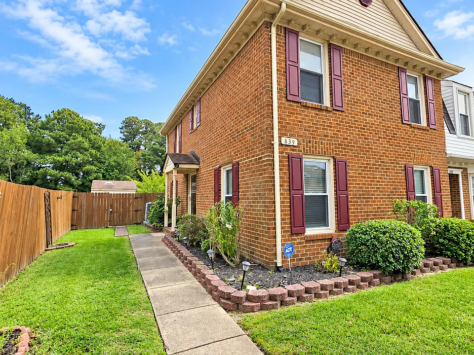 839 Sommerville Cres