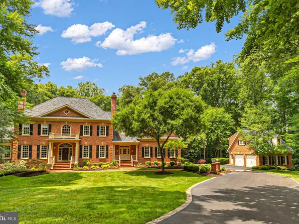 8600 Cathedral Forest Dr, Fairfax Station, VA 22039