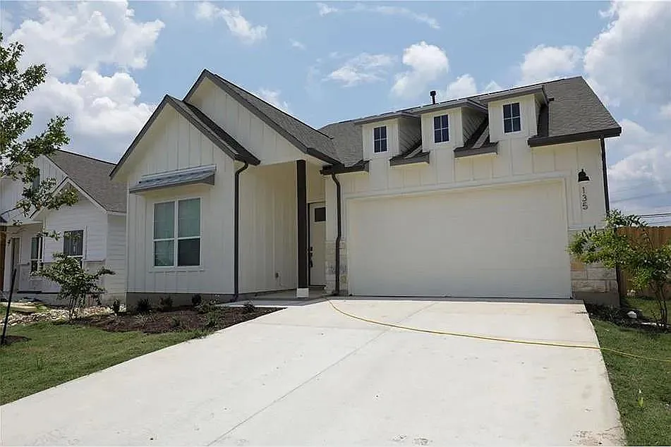4 bed, 3.0 bath, 2209 sqft, $2,300 — Photo 3