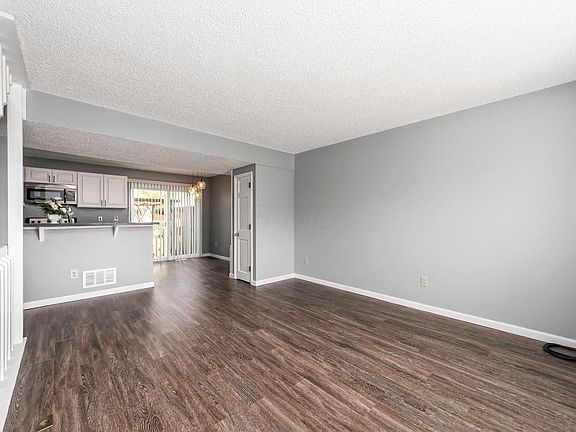 3rd image of 5051 Stoneybrook Blvd