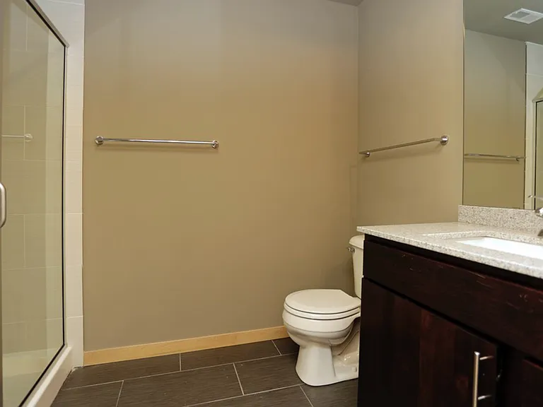 902 Drake St — Photo 39