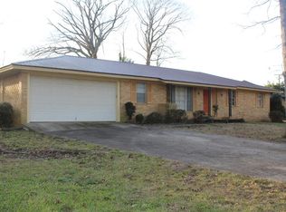503 Oakbrook Dr, McComb, MS 39648