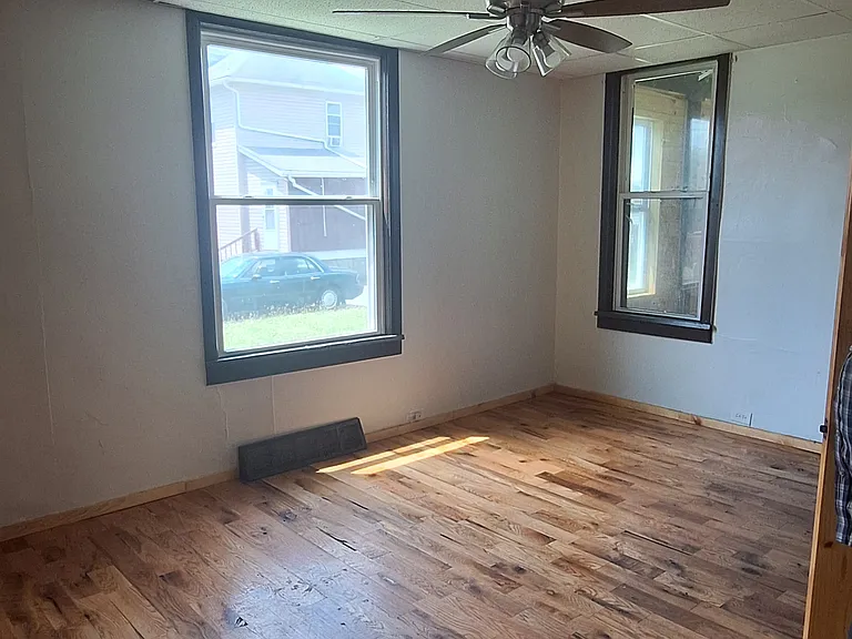 132 3rd Ave — Photo 3