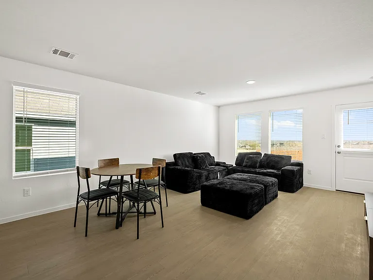 1527 Tiptop Mdw — Photo 5