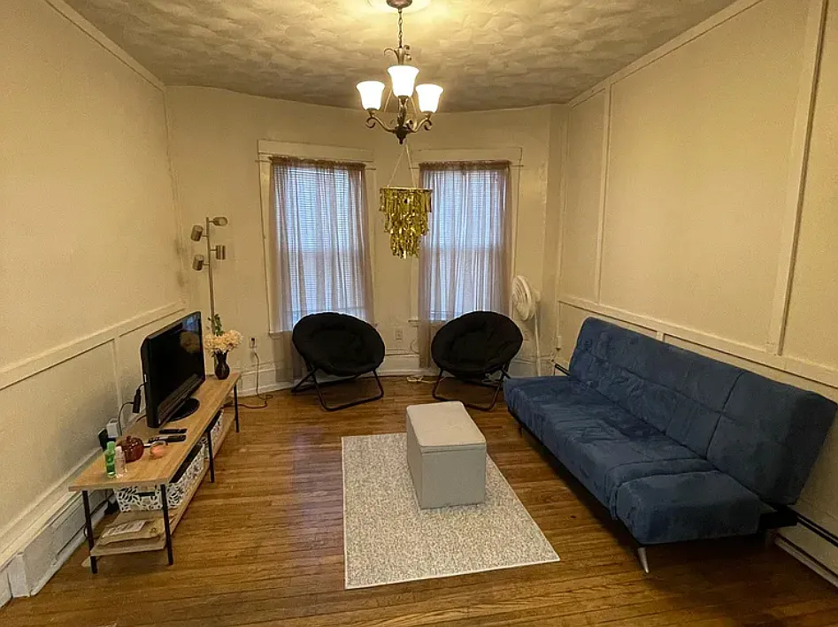 3 bed, 9999 sqft, $3,000 — Photo 1