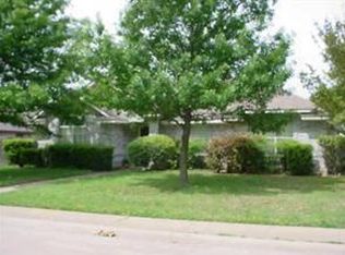 817 Andalusia Trl, Desoto, TX 75115