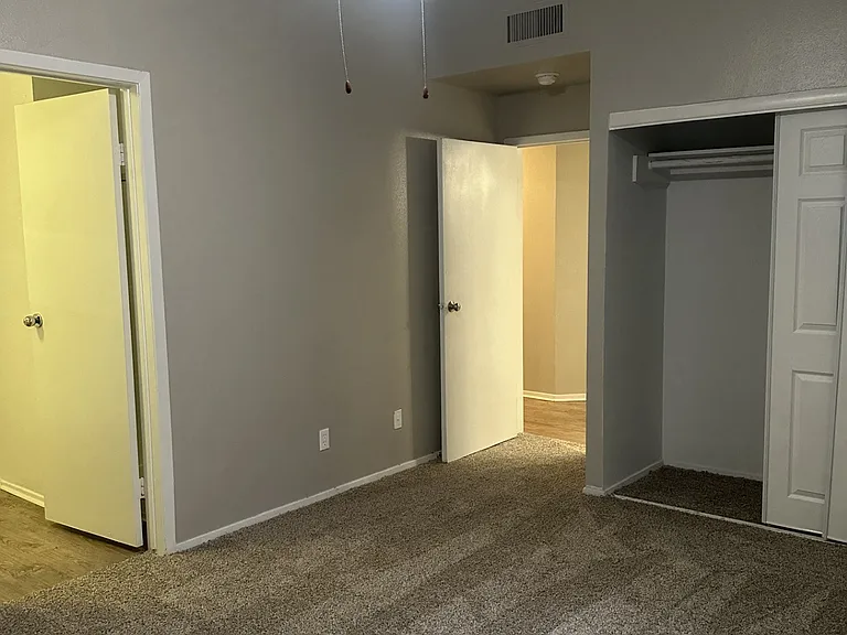 Augusta Court Apartments — Photo 47