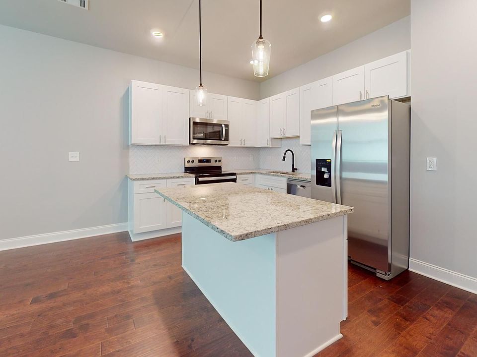 1st image of 431 North Ave #433