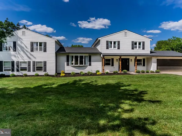2111 Sycamore Dr, Harrisburg, PA 17112