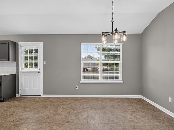 5th image of 2725 Valley Frg