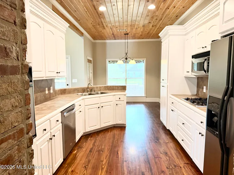 132 Hartfield Dr — Photo 4