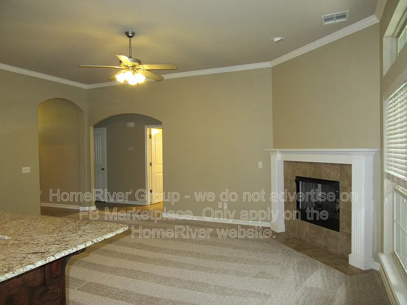 4 bed, 2.0 bath, 1938 sqft, $2,100 — Photo 4