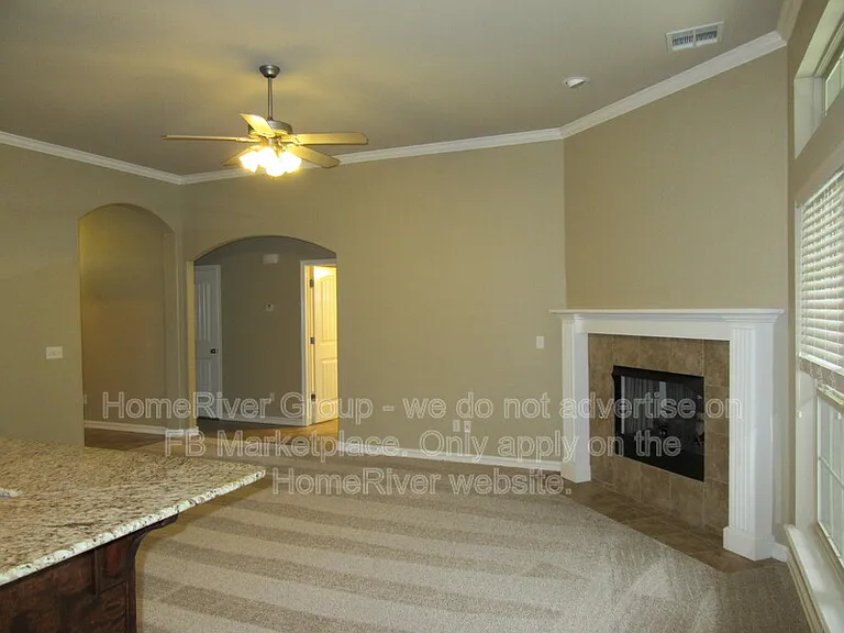 1012 W Fargo Ln — Photo 4