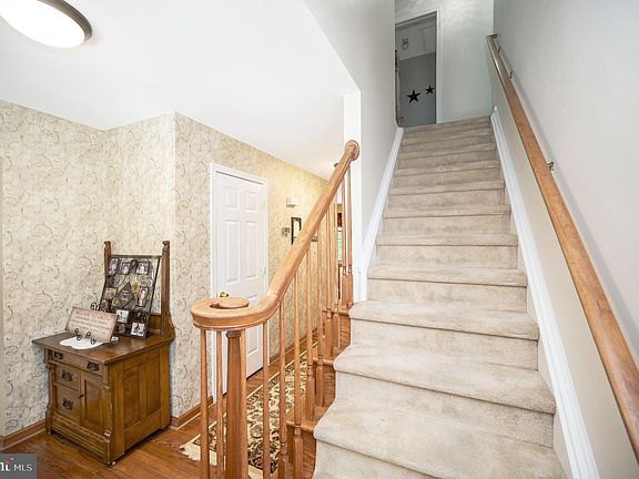 4th image of 11 Rose Hill Farm Dr