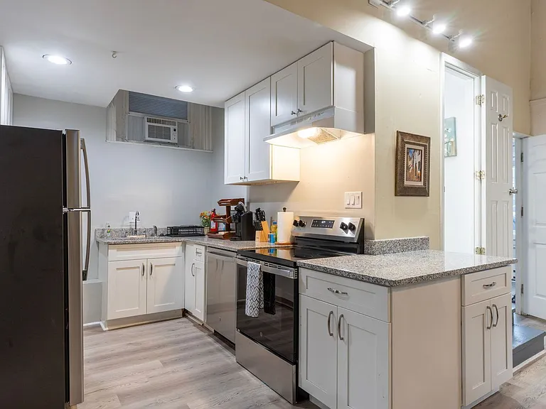 1601 W Cary St #1 — Photo 1