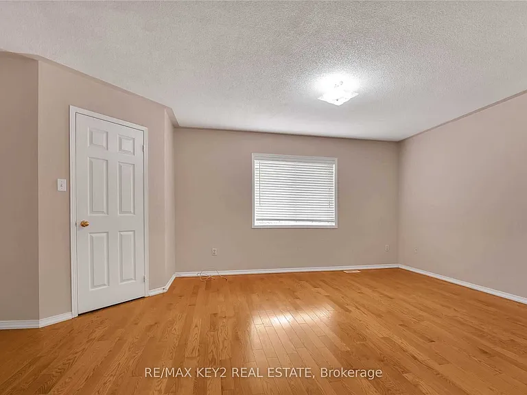 633 Caboto Trl — Photo 19