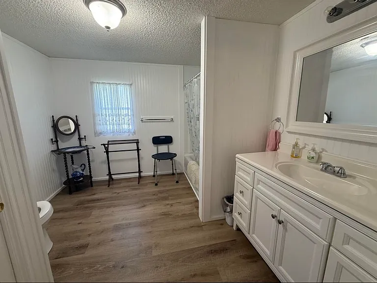 6044 Perry Ln — Photo 5