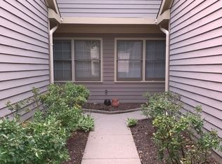 3160 Carriage Way Dr, Arlington Heights, IL 60004
