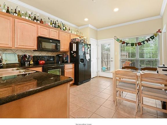4th image of 305 Holleman Dr #804