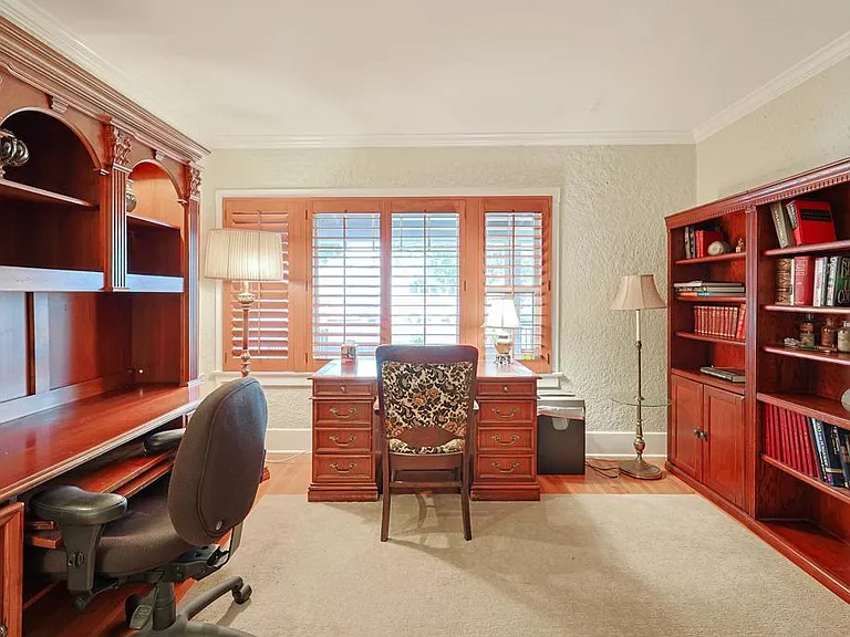 1027 Encino Row — Photo 40