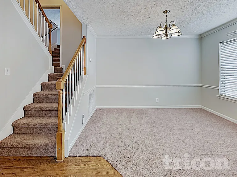 429 Essex Park Cir — Photo 4