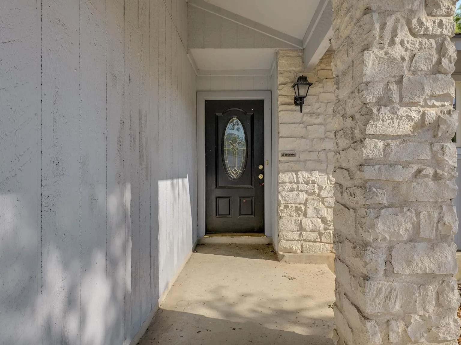 3 bed, 2.0 bath, 1253 sqft, $2,100 — Photo 3
