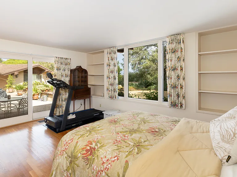 375 Las Palmas Dr — Photo 12