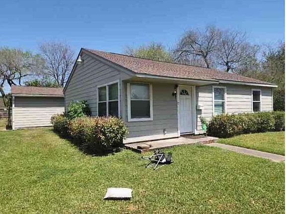 2nd image of 2515 2nd St