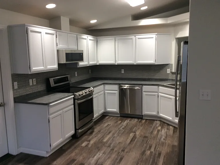 603 SW Leonard St — Photo 2
