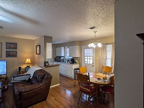 2nd image of 611 N Lamar St