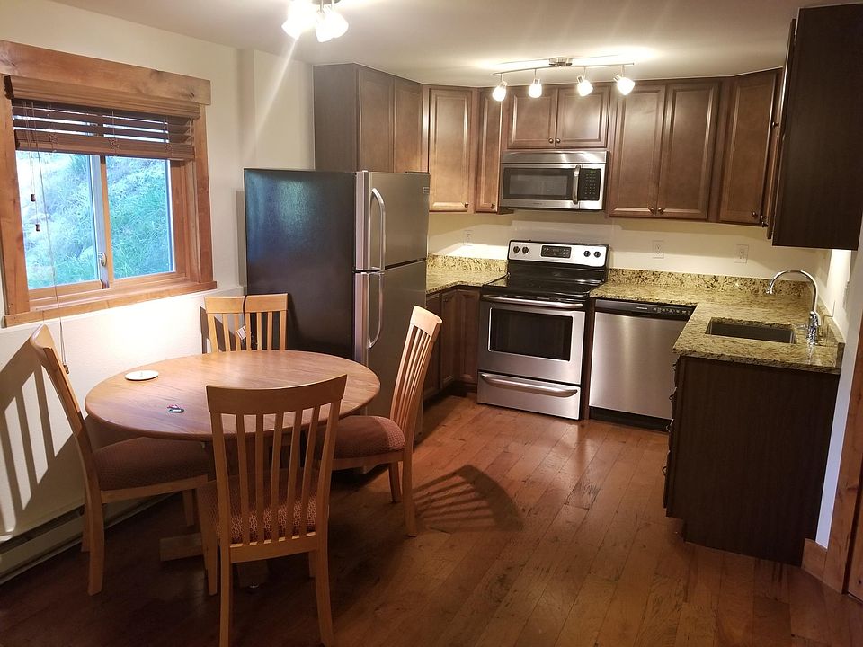 Kitchen/ Dining area