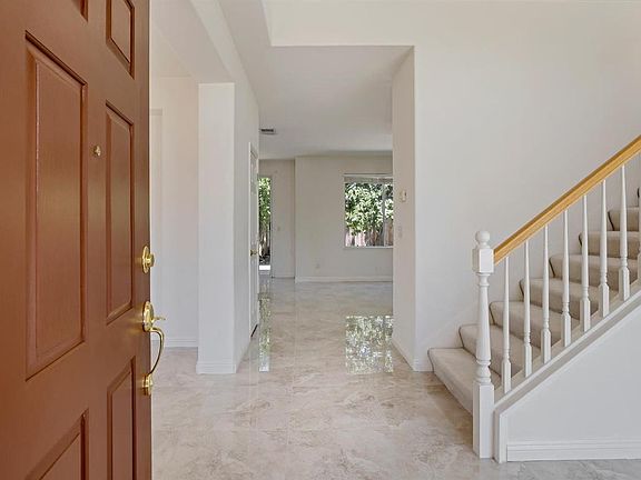 3rd image of 280 Summergrove Cir