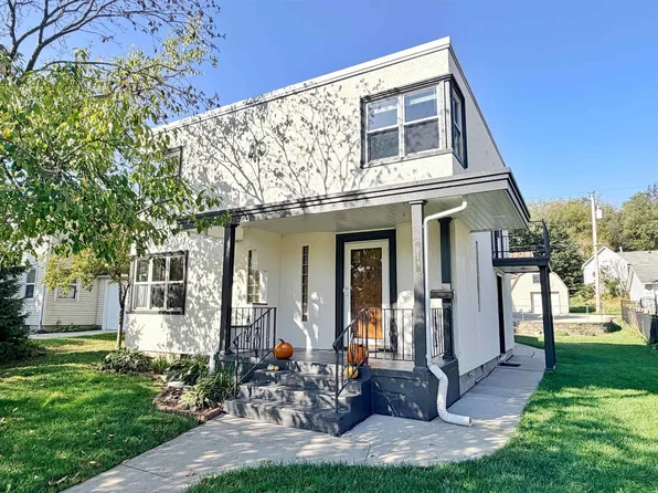 319 Pershing Ave, Decorah, IA 52101