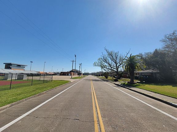 4th image of 1309 Stadium Dr
