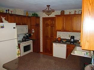 5th image of 400 W Lake St