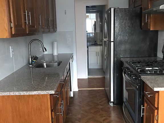 2nd image of 40 Donna Ct