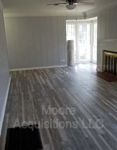 1113 W Walker St — Photo 4